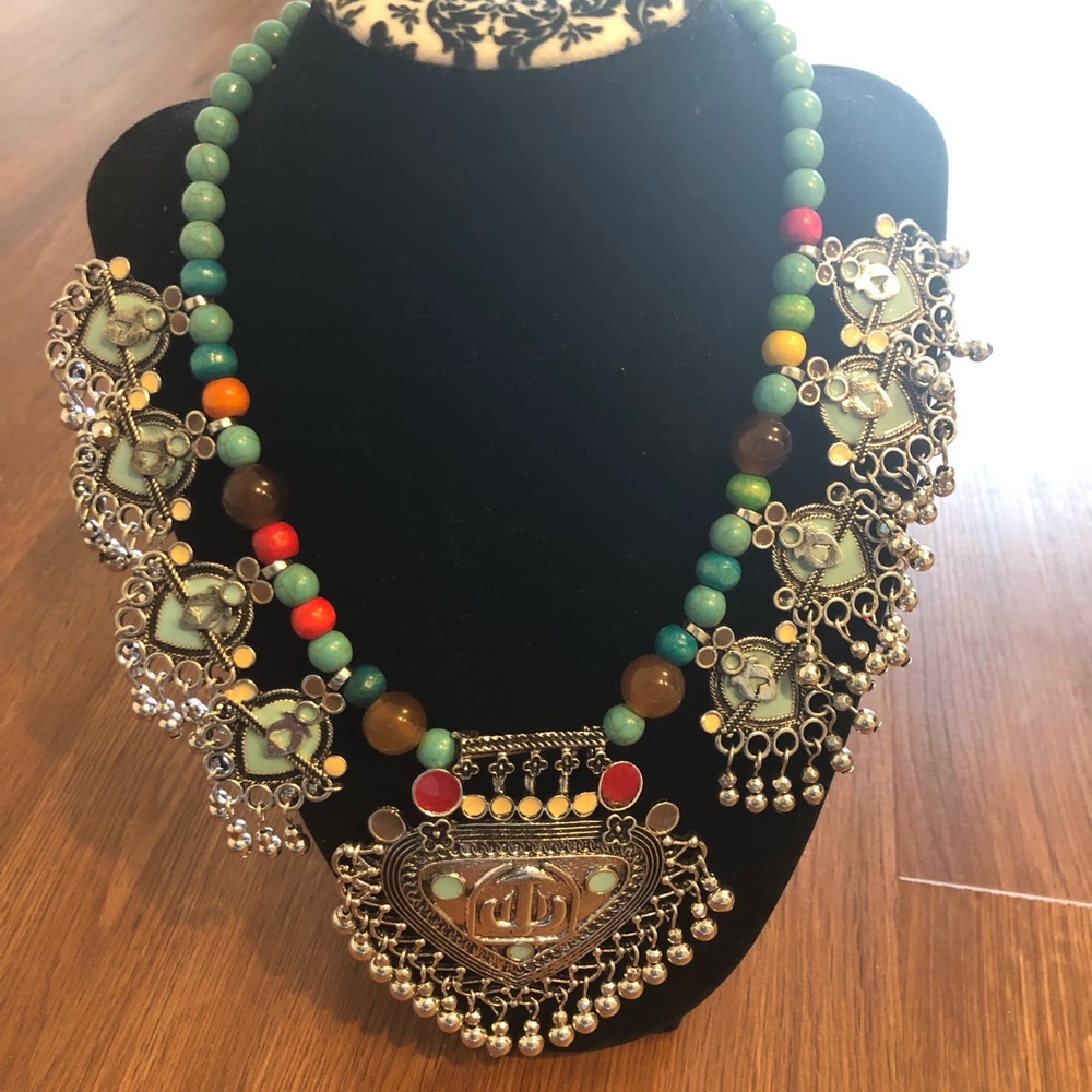 Statement necklace